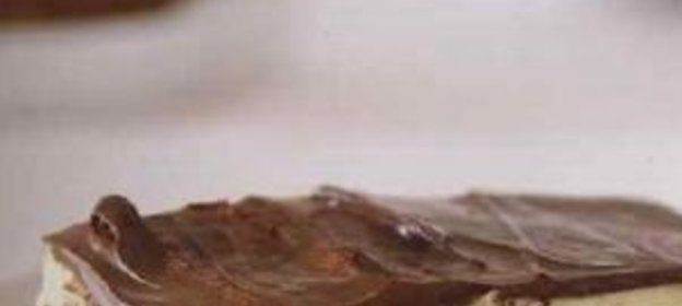 Пирог из печенья с шоколадной глазурью