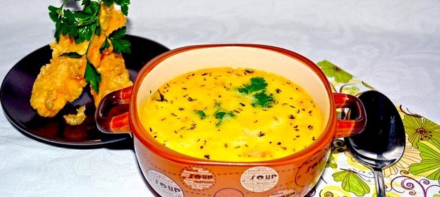 Сырный суп с ветчиной и сырными палочками во фритюре