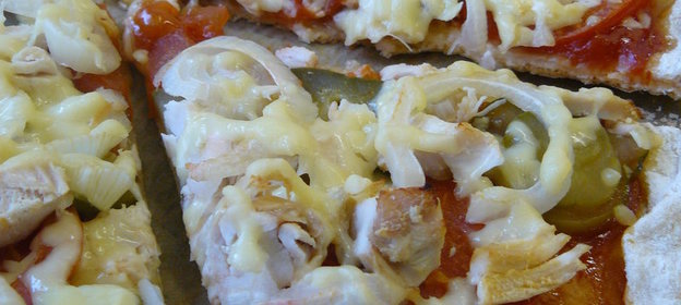 Пицца с курицей