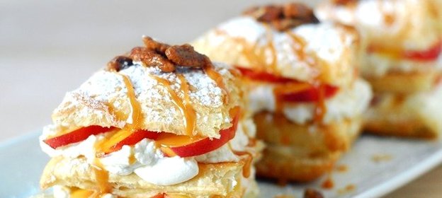 Десерт со взбитыми сливками