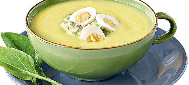 Холодный суп из щавеля с перепелиными яйцами