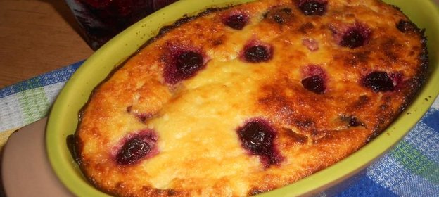 Запеканка с творогом и вишней