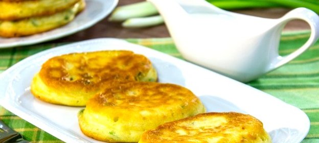 Оладьи на сметане с зеленым луком