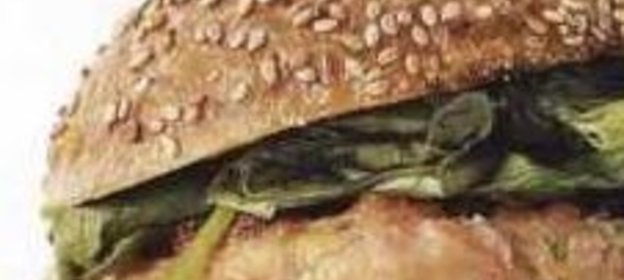 Бургеры с рыбными котлетами и шпинатом