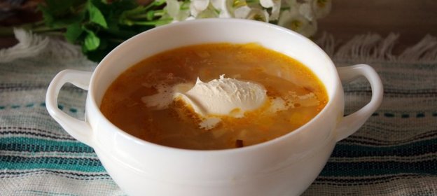 Щи из кислой капусты с перловкой на мясном бульоне