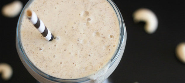 Смузи с бананом и кешью