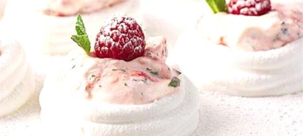 Летние меренги с ягодами