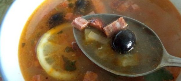 Солянка мясная сборная, на курином бульоне