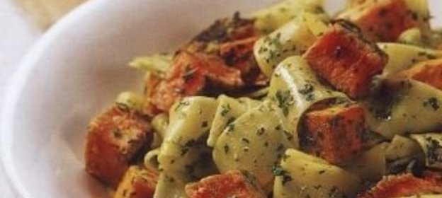 Лапша паппарделле с тунцом