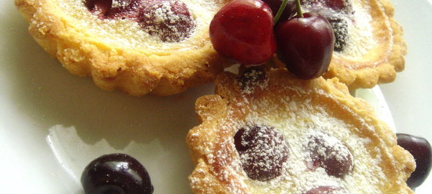 Корзинки с черешней