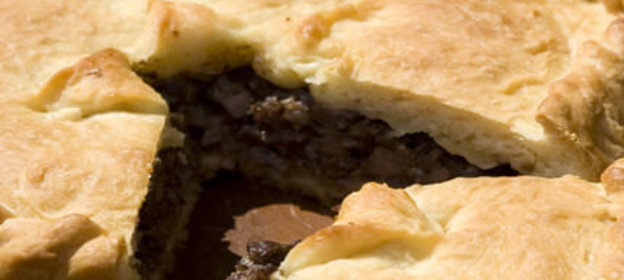 Курица отварная с чесночной подливкой