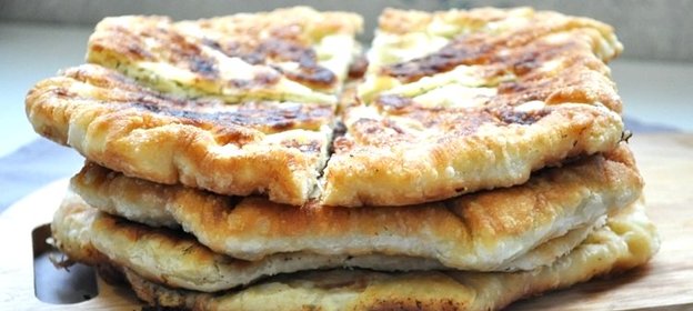 Тонкие лепешки с зеленью