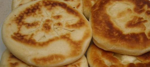 Бездрожжевые лепешки с брынзой