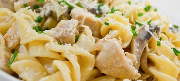 Паста с курицей и грибами