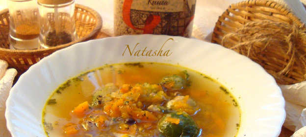 Суп с брюссельской капустой и киноа на курином бульоне