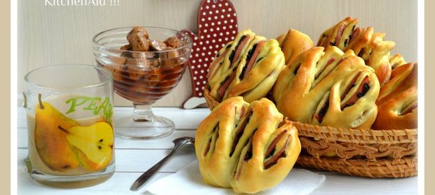 Булочки-тюльпаны с колбасой