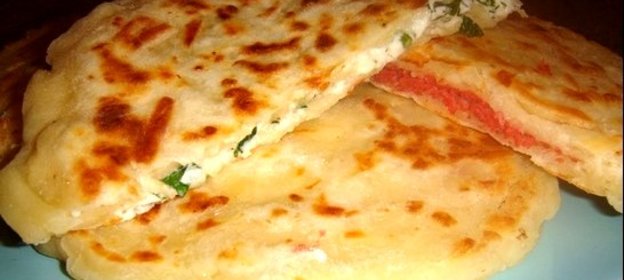 Сырные лепешки с начинкой