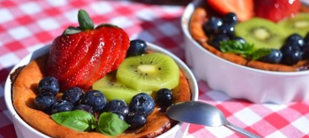 Запеканка творожная с клубникой