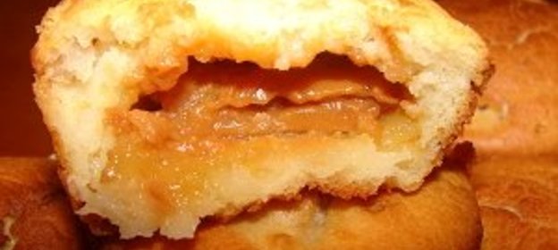 Яблочные маффины с начинкой из варёной сгущёнки