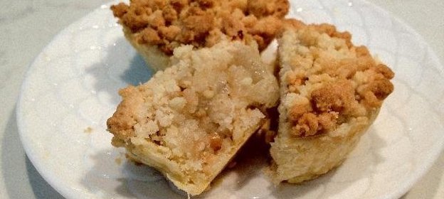 Грушевые крамбл-маффины