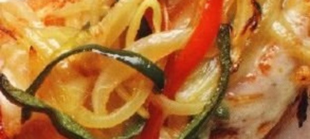 Горячий багет с овощами и сыром