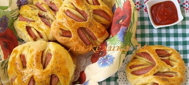Булочки с колбасой