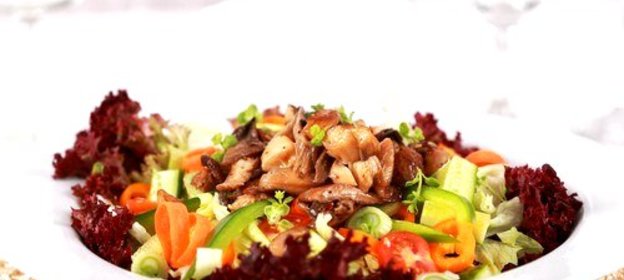 Салат из капусты с копченой треской