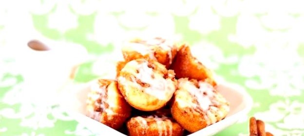 Маффины с посыпкой и ванильной глазурью