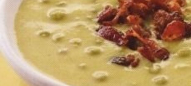 Куриный бульон с лапшой и зеленым горошком