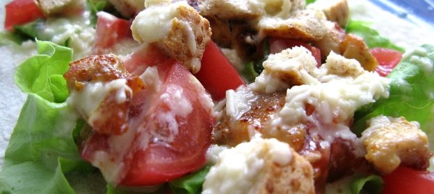 Салат «Цезарь» без добавления яиц (яйца в соусе)