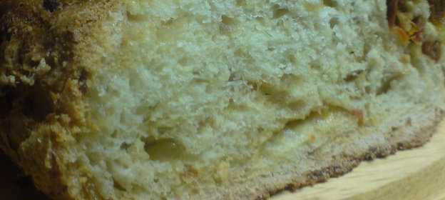 Хлеб закусочный с вялеными томатами и жареным луком