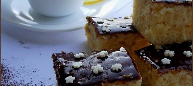 Бисквитное пирожное с кофейной глазурью или Похоже, пришла зима