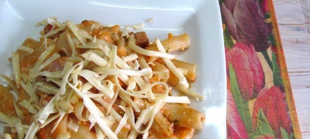 Макароны в томатно-сметанном соусе