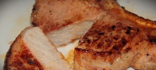 Стейк из свинины в мультиварке