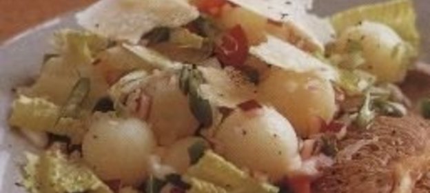 Маринованный лук с морской капустой.