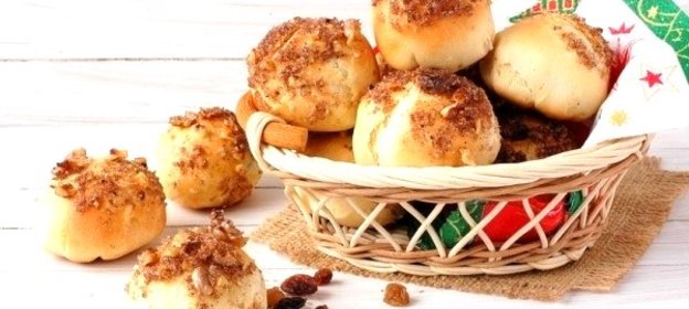 Постные булочки с изюмом