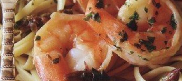 Макароны «лингвини» с креветками и овощами