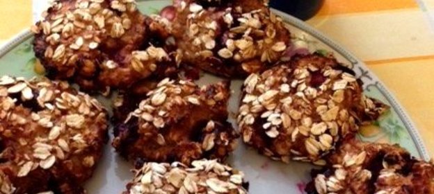 Творожно-овсяное печенье с вишней