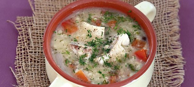 Уха из судака с помидорами