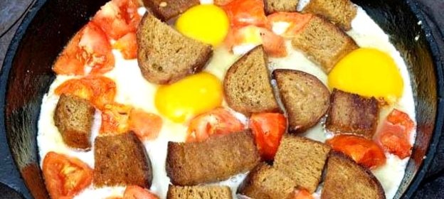 Яичница с гренками