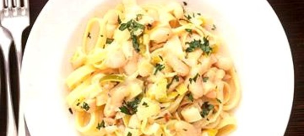 Паста с луком и фасолью