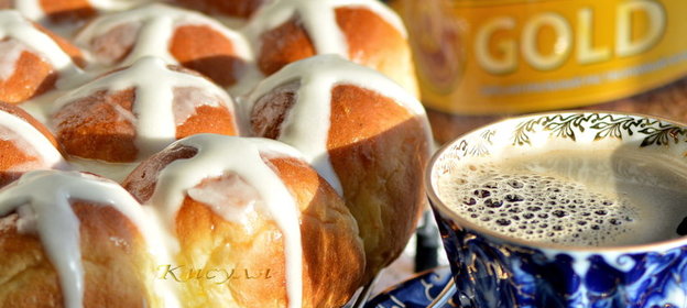 Апельсиновые булочки с молочной глазурью