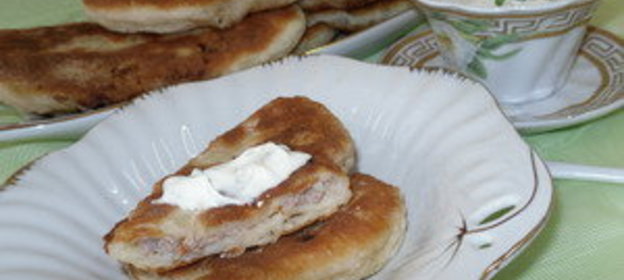 Слоеное тесто на сметанке и лепешки из него