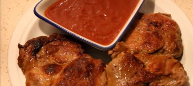 Стейк из свинины с соусом