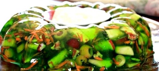 Яркий салат-желе на Новый год