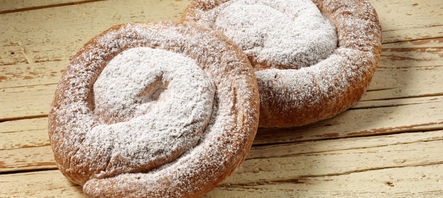 Испанские булочки с абрикосовым джемом