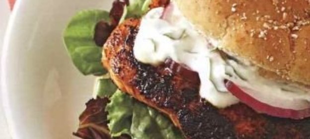 Бургеры с жареным лососем