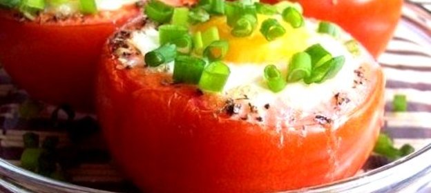 Яичница в помидорах