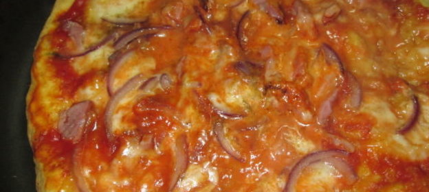 Быстрая «пицца» на сковороде