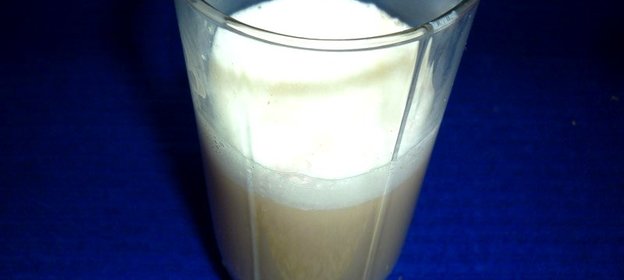 Латте с клубничным сиропом